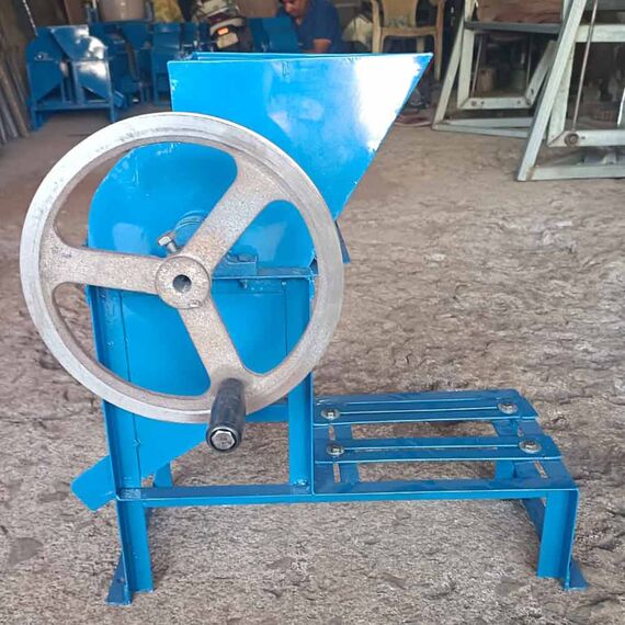 MANUAL GROUNDNUT PEANUT SHELLING MACHINE