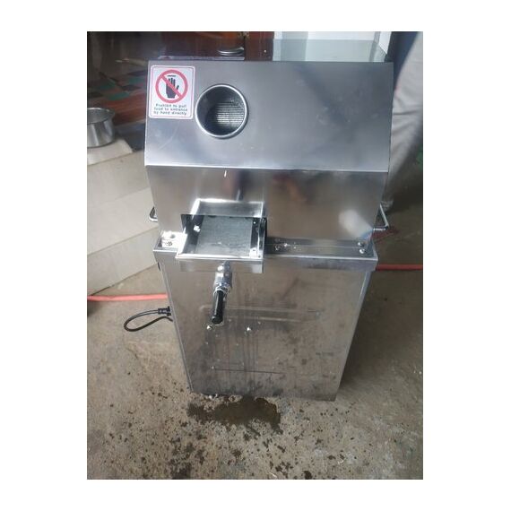 AUTOMATIC SUGARCANE JUICER MACHINE 1.5HP SS BODY