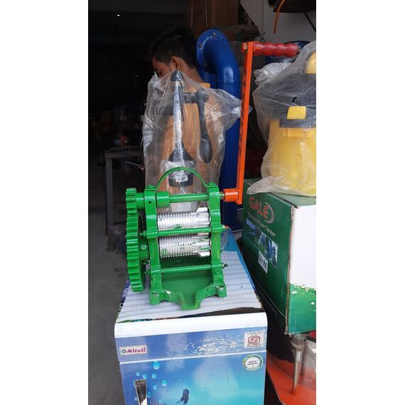 MINI SUGARCANE JUICER MACHINE