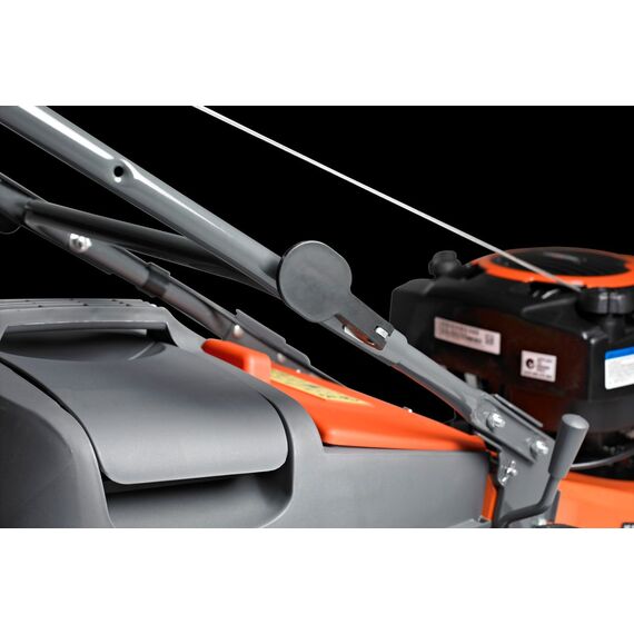 HUSQVARNA LC118 PETROL LAWN MOWER 139 CC