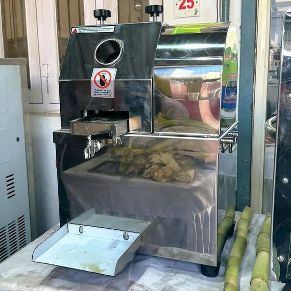 AUTOMATIC STAINLESS STEEL SUGARCANE JUICE MACHINE